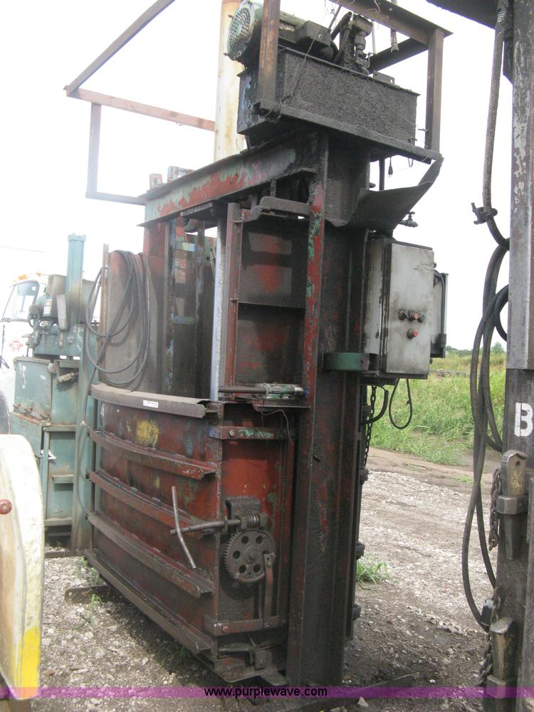 image for item AV9106 Industrial baler