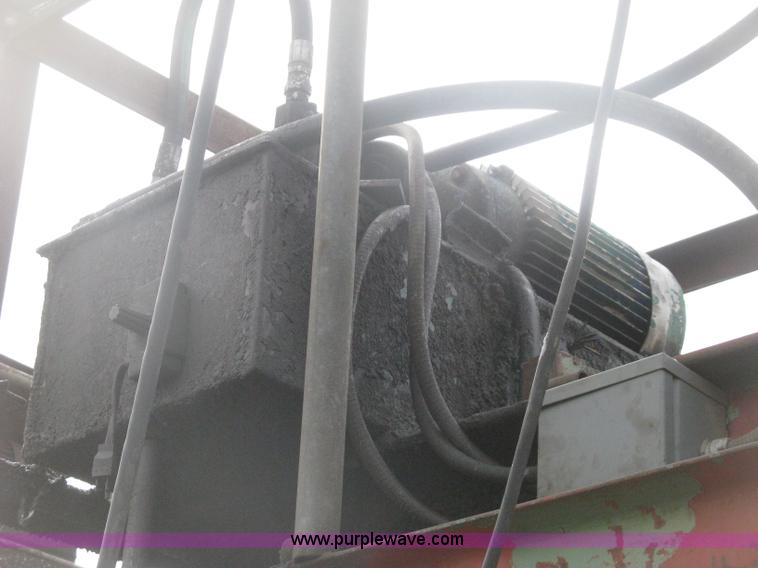 image for item AV9106 Industrial baler