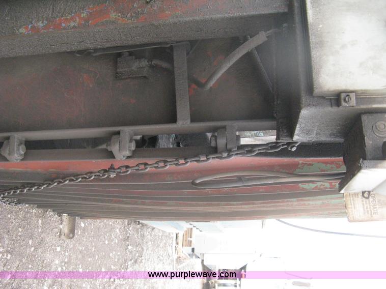 image for item AV9106 Industrial baler