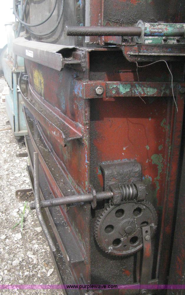 image for item AV9106 Industrial baler