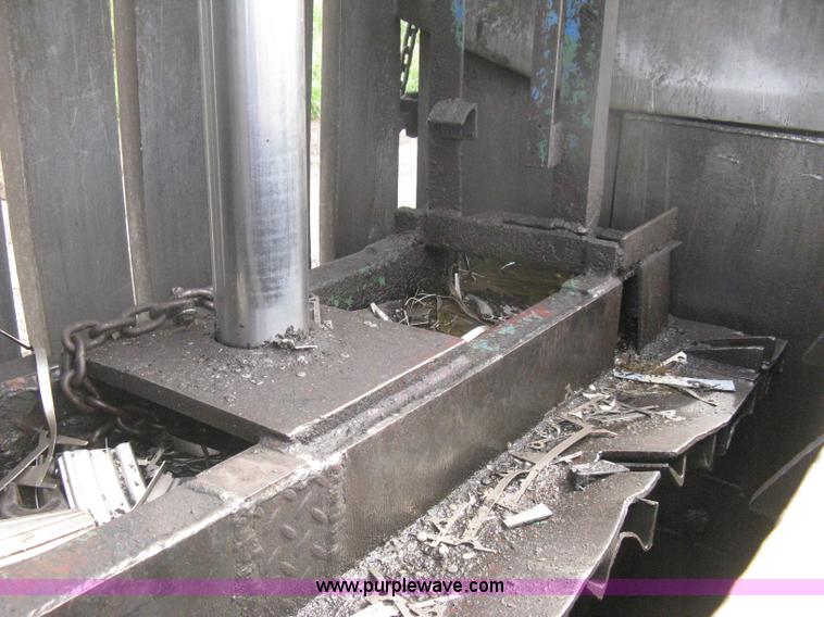 image for item AV9106 Industrial baler