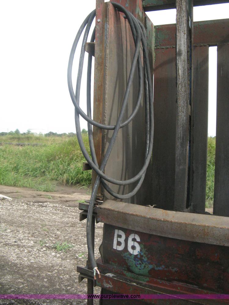 image for item AV9106 Industrial baler