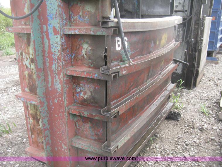 image for item AV9106 Industrial baler
