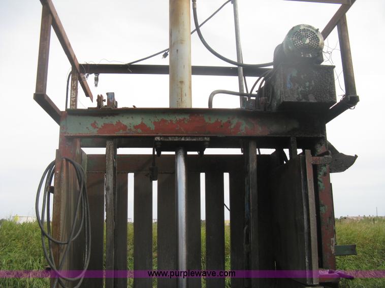 image for item AV9106 Industrial baler