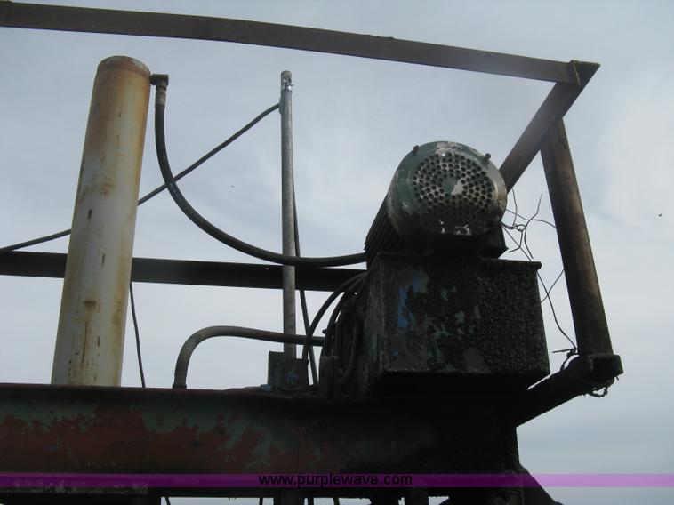 image for item AV9106 Industrial baler