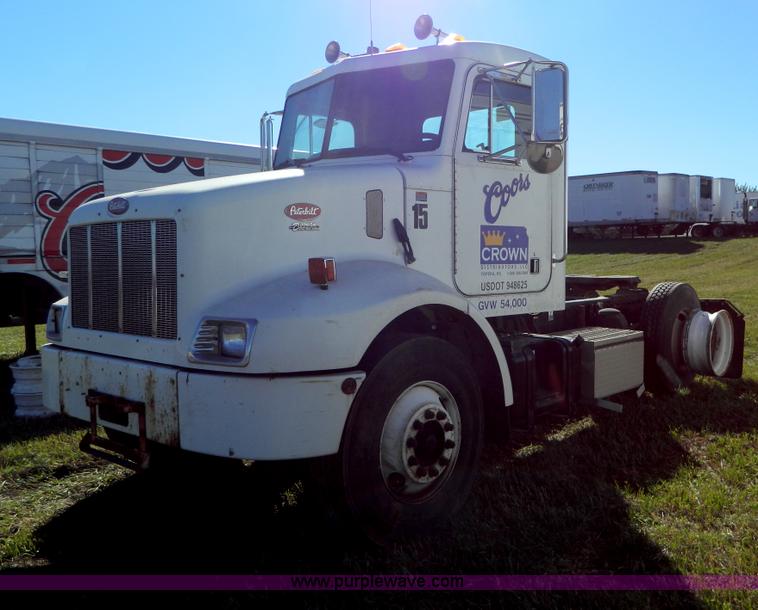image for item AZ9117 2001 Peterbilt 330 semi truck