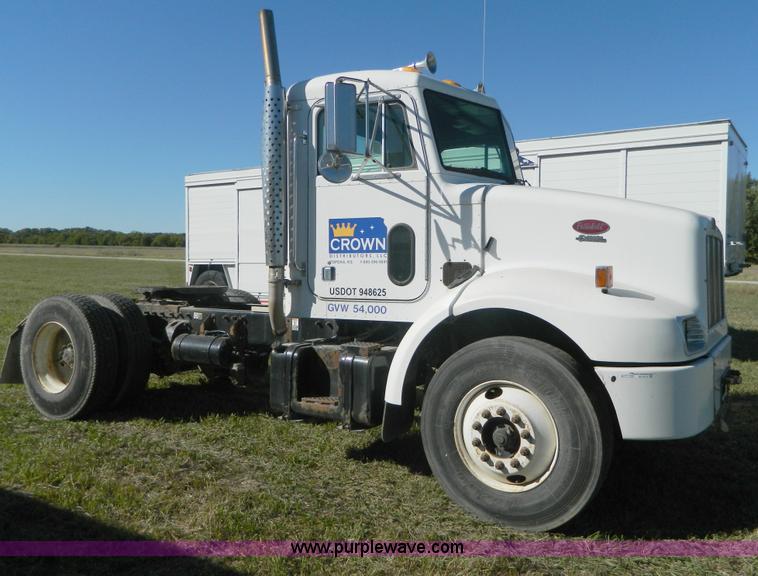 image for item AZ9117 2001 Peterbilt 330 semi truck