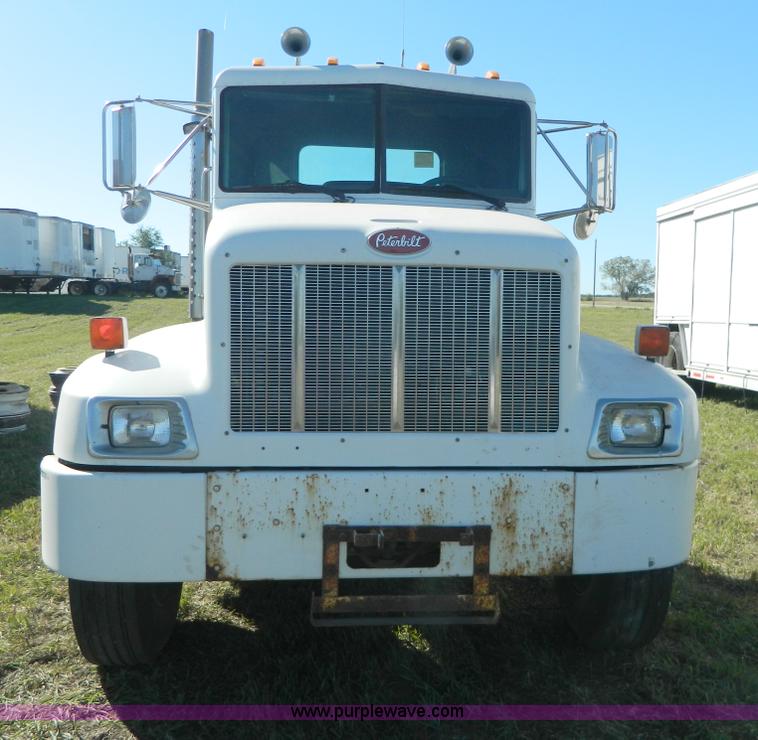 image for item AZ9117 2001 Peterbilt 330 semi truck