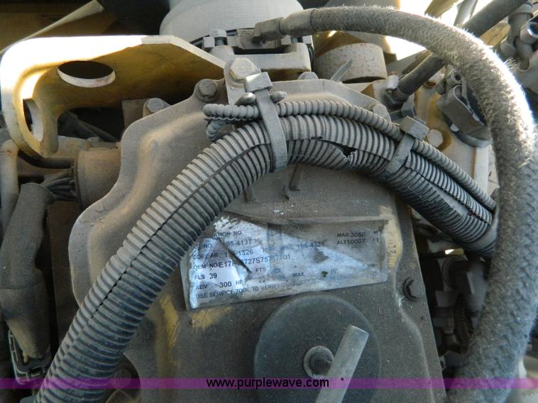 image for item AZ9117 2001 Peterbilt 330 semi truck