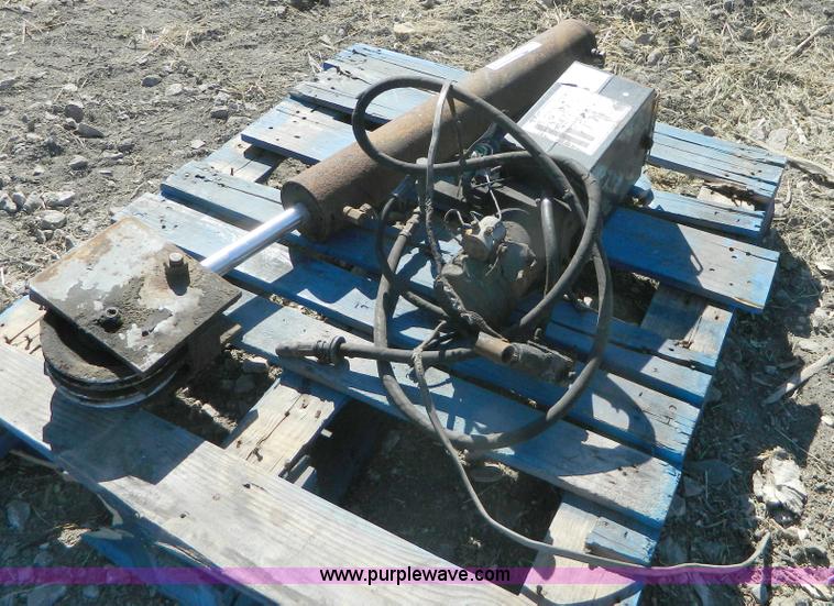 image for item AZ9129 12V electric over hydraulic ram