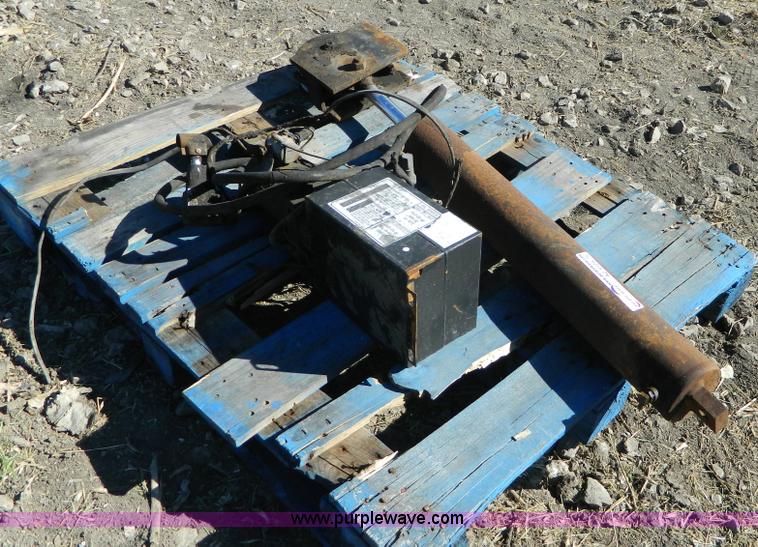 image for item AZ9129 12V electric over hydraulic ram