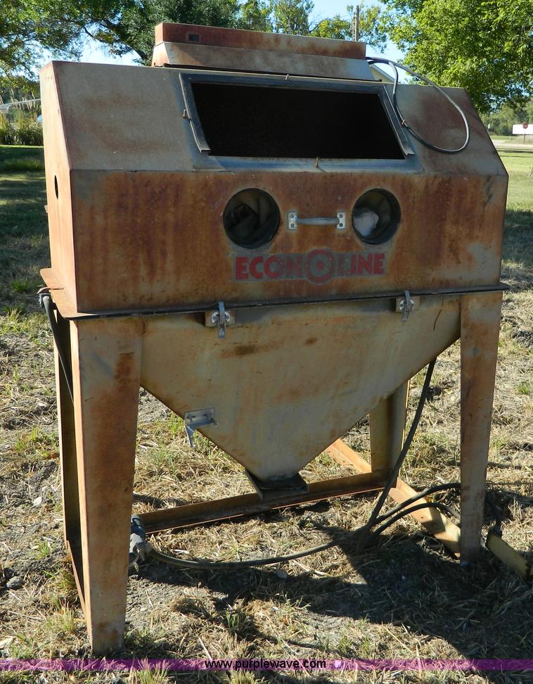 image for item AZ9144 Econoline cabinet sandblaster