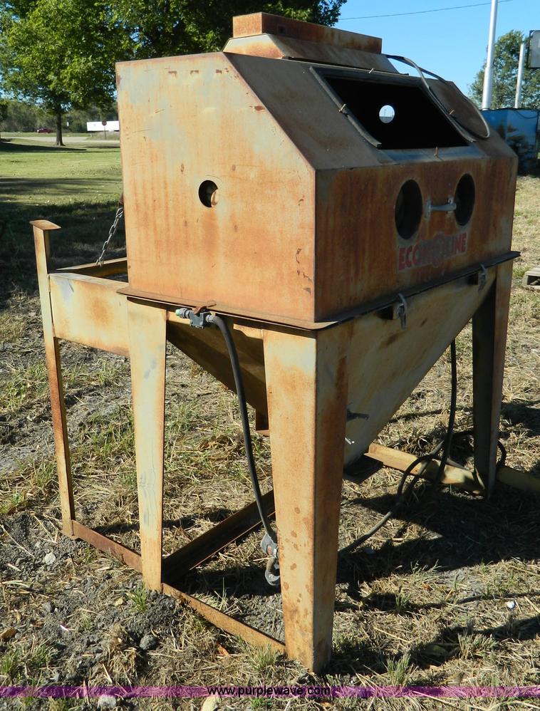 image for item AZ9144 Econoline cabinet sandblaster