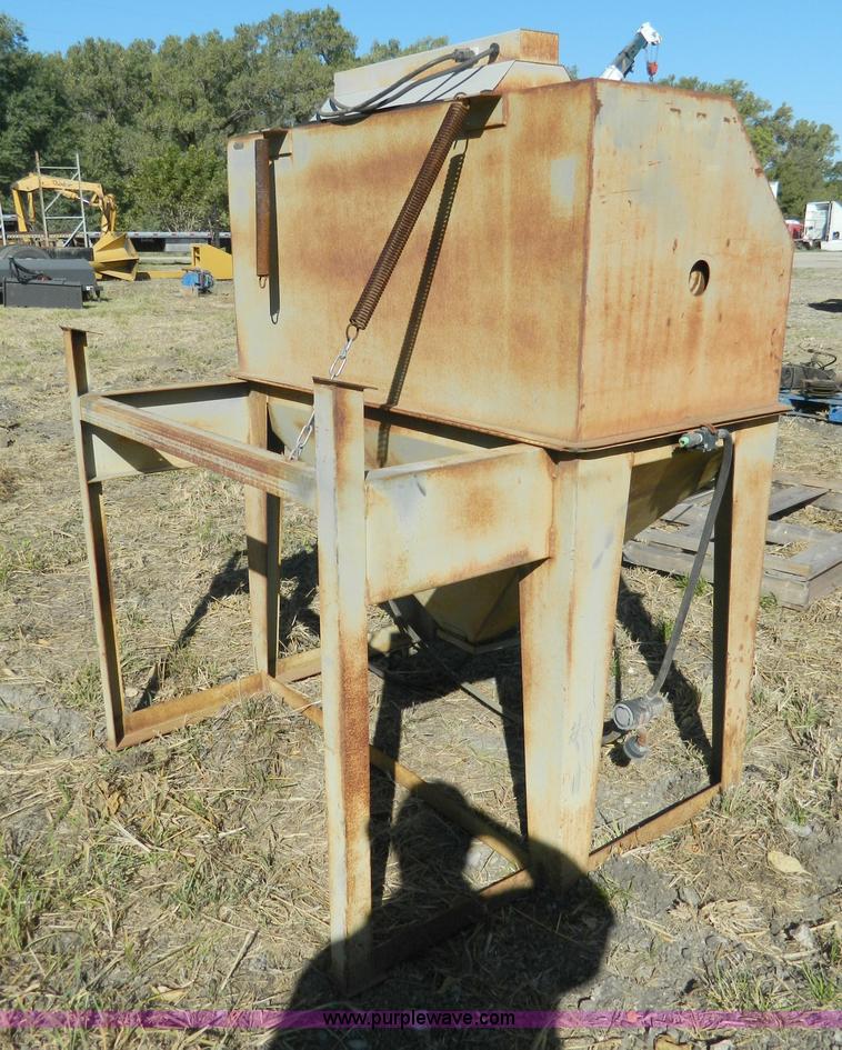 image for item AZ9144 Econoline cabinet sandblaster