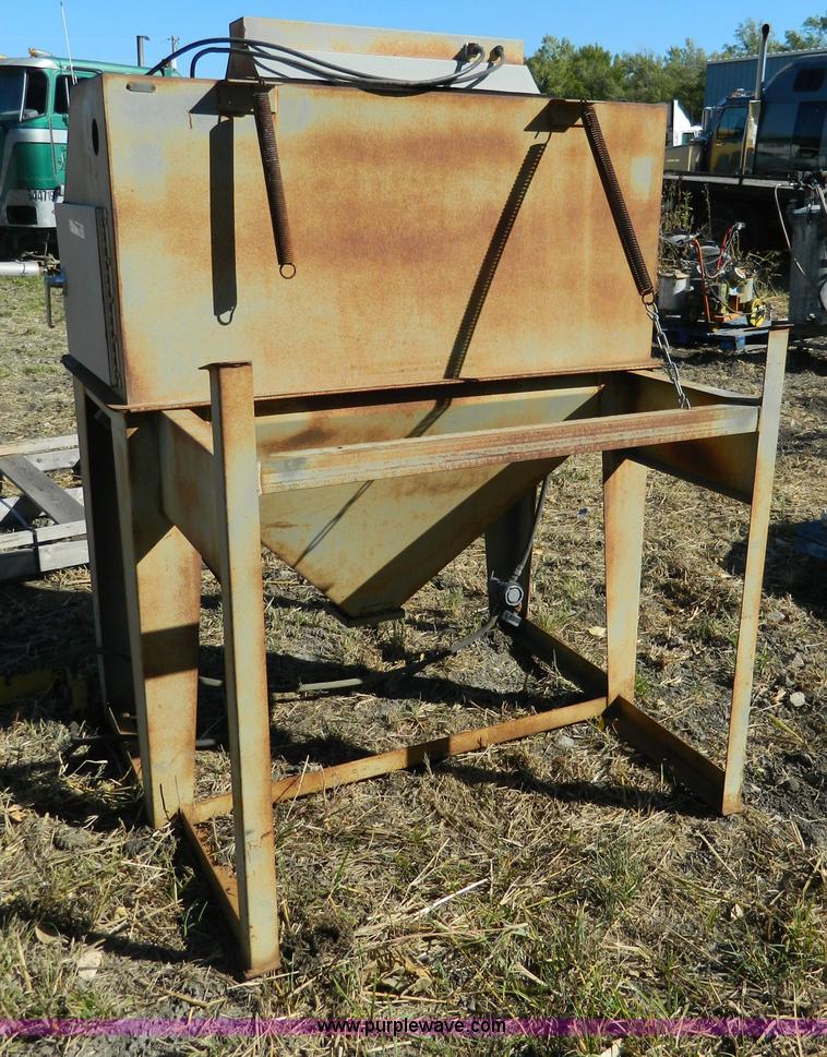 image for item AZ9144 Econoline cabinet sandblaster