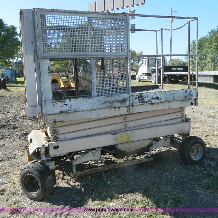 image for item AZ9154 Mec 220 scissor lift