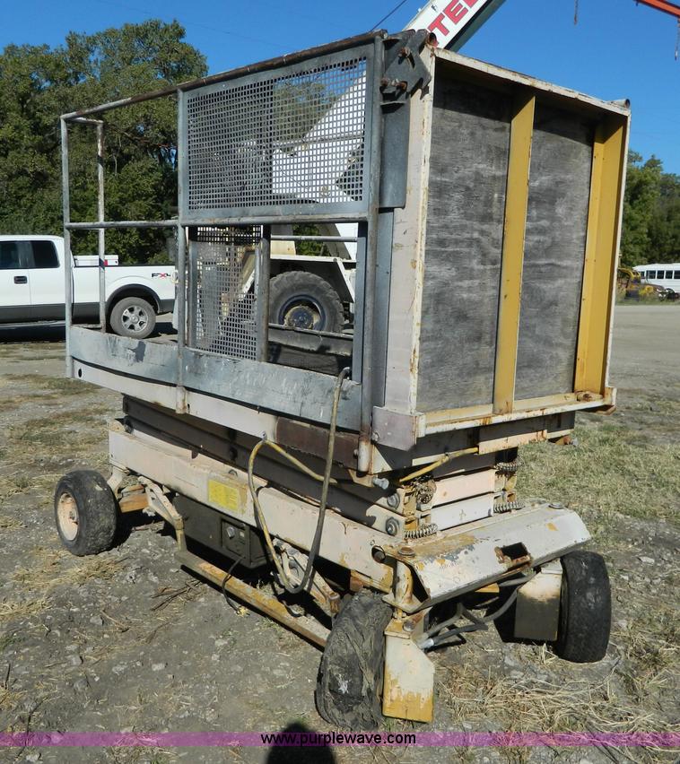 image for item AZ9154 Mec 220 scissor lift