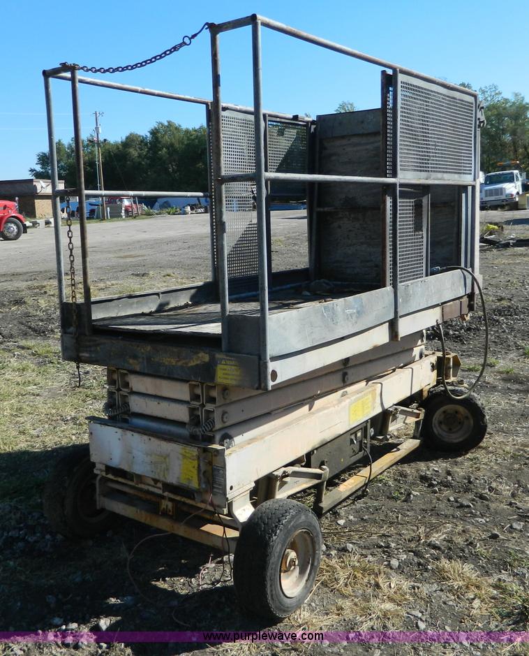 image for item AZ9154 Mec 220 scissor lift