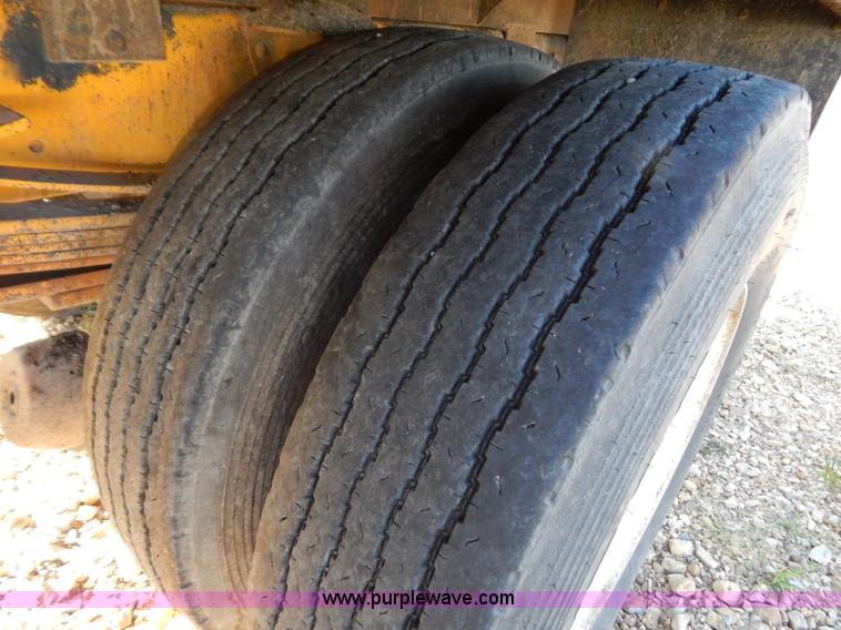 image for item B5876 1998 GMC T7500 flatbed truck