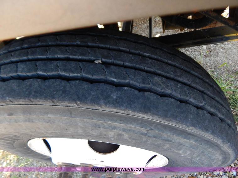 image for item B5876 1998 GMC T7500 flatbed truck