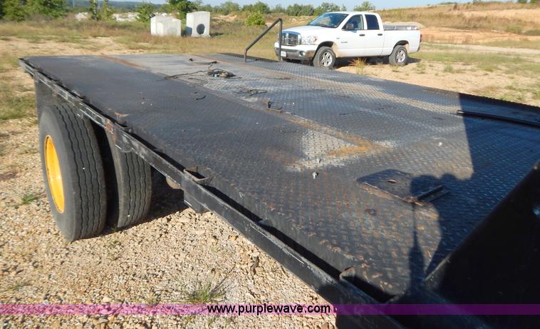 image for item B5876 1998 GMC T7500 flatbed truck