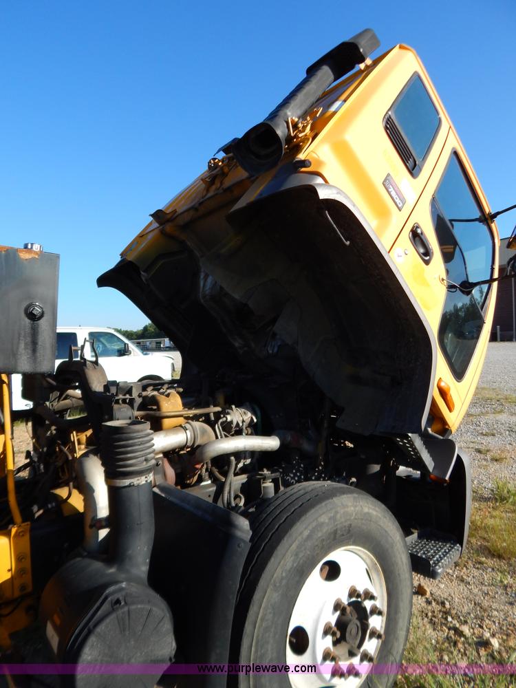 image for item B5876 1998 GMC T7500 flatbed truck