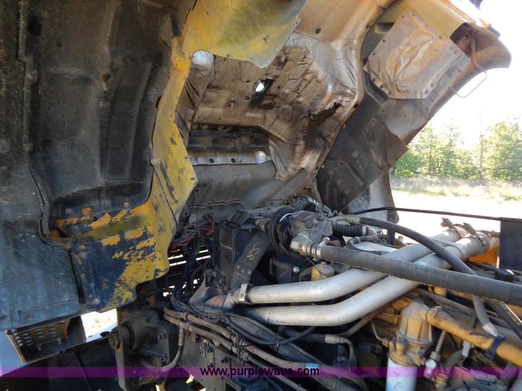 image for item B5876 1998 GMC T7500 flatbed truck