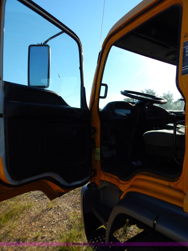 image for item B5876 1998 GMC T7500 flatbed truck