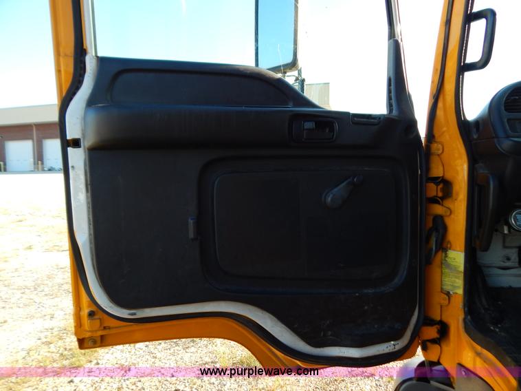 image for item B5876 1998 GMC T7500 flatbed truck