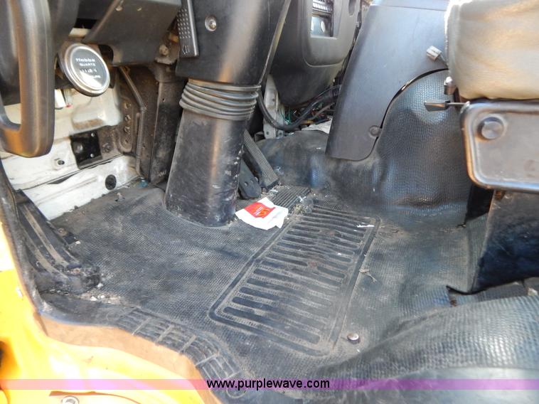 image for item B5876 1998 GMC T7500 flatbed truck