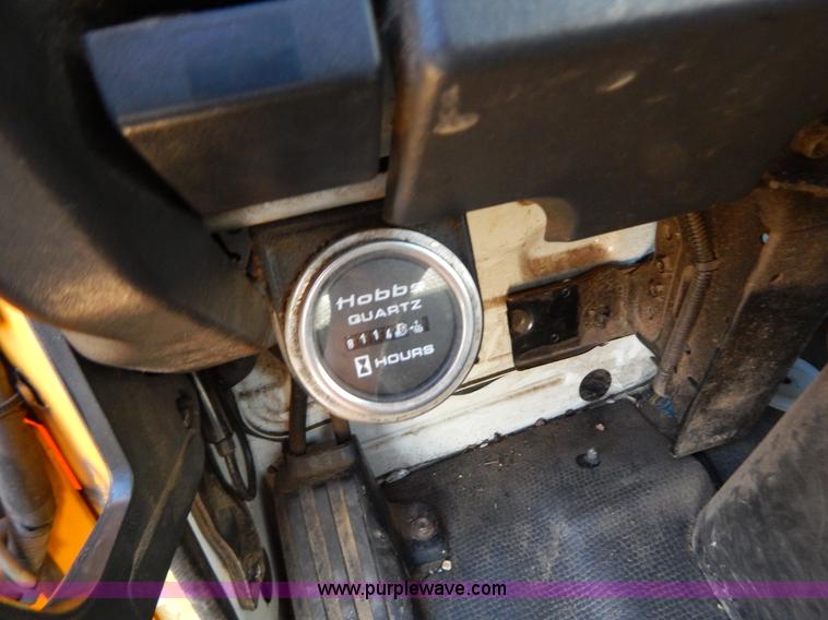 image for item B5876 1998 GMC T7500 flatbed truck