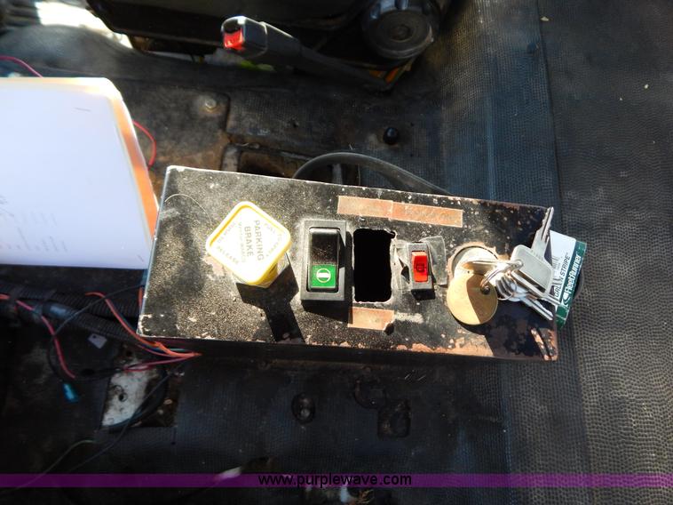 image for item B5876 1998 GMC T7500 flatbed truck