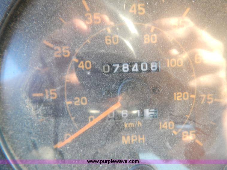 image for item B5876 1998 GMC T7500 flatbed truck