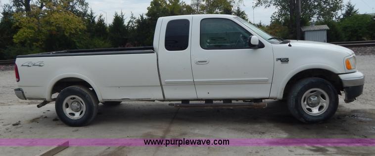 image for item B5919 2001 Ford F150 XLT SuperCab pickup truck