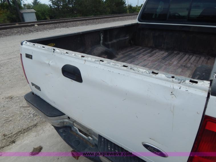 image for item B5919 2001 Ford F150 XLT SuperCab pickup truck