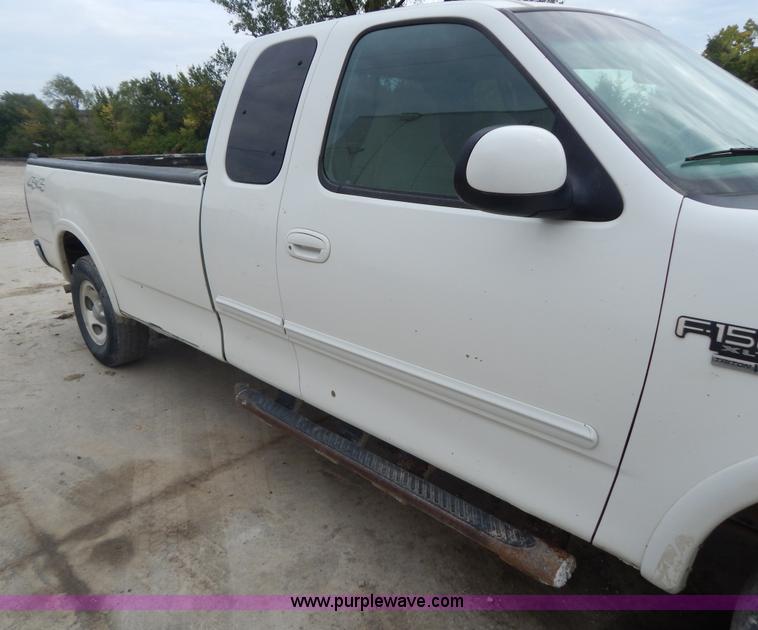 image for item B5919 2001 Ford F150 XLT SuperCab pickup truck