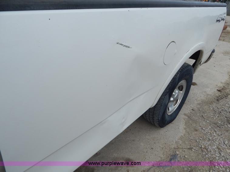 image for item B5919 2001 Ford F150 XLT SuperCab pickup truck