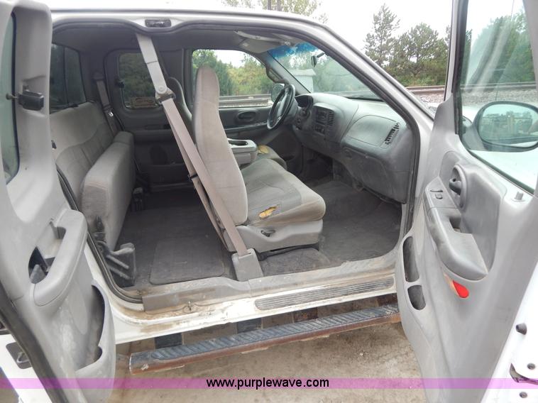 image for item B5919 2001 Ford F150 XLT SuperCab pickup truck