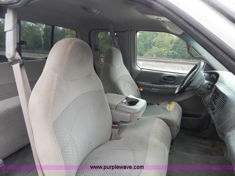 image for item B5919 2001 Ford F150 XLT SuperCab pickup truck