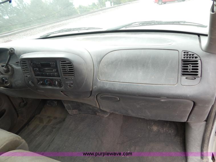 image for item B5919 2001 Ford F150 XLT SuperCab pickup truck