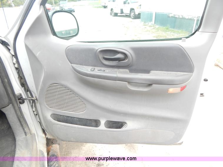 image for item B5919 2001 Ford F150 XLT SuperCab pickup truck