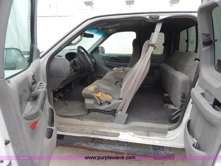 image for item B5919 2001 Ford F150 XLT SuperCab pickup truck