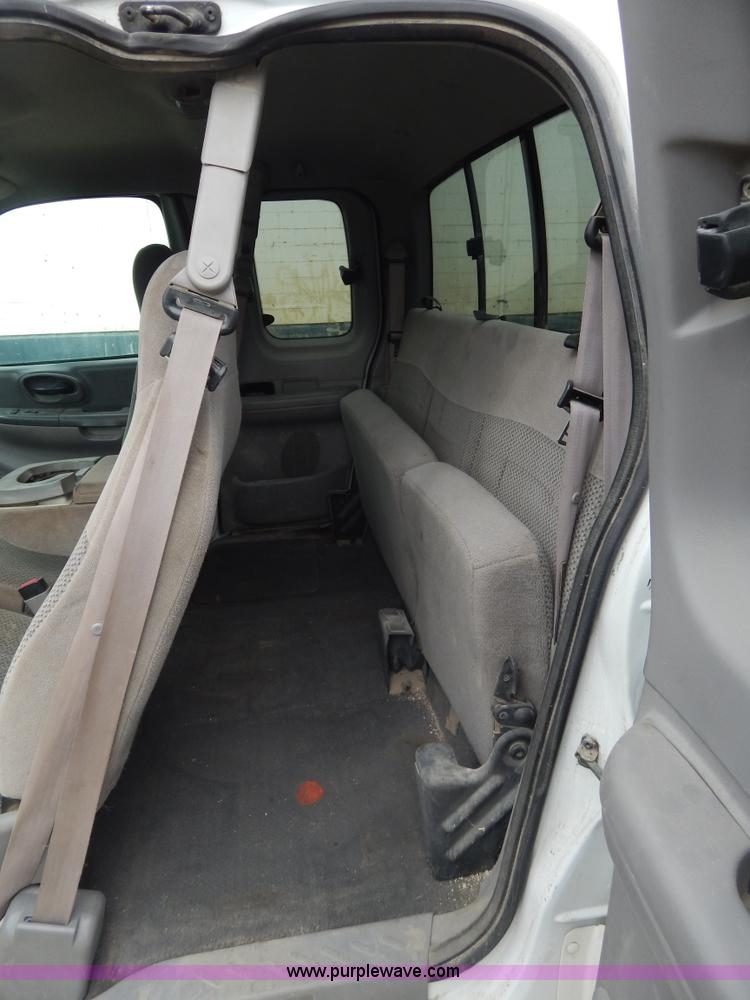 image for item B5919 2001 Ford F150 XLT SuperCab pickup truck