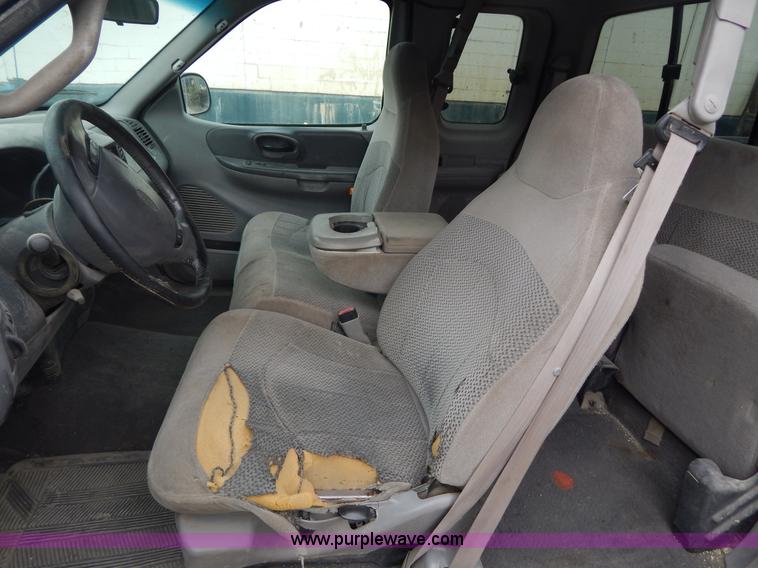 image for item B5919 2001 Ford F150 XLT SuperCab pickup truck