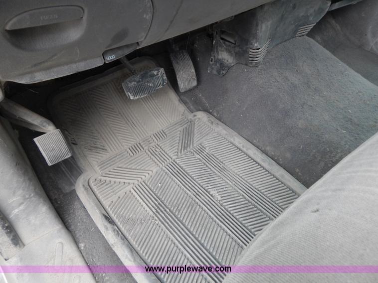 image for item B5919 2001 Ford F150 XLT SuperCab pickup truck