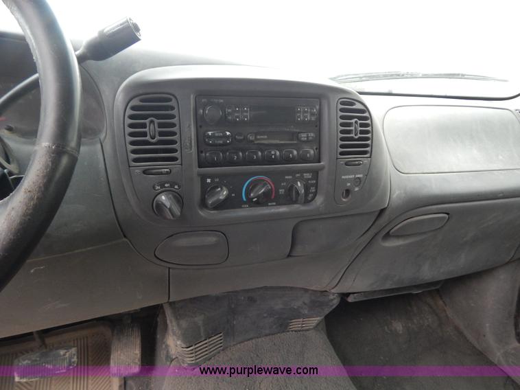 image for item B5919 2001 Ford F150 XLT SuperCab pickup truck