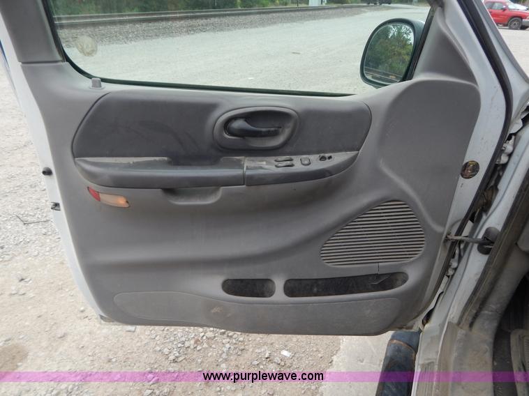 image for item B5919 2001 Ford F150 XLT SuperCab pickup truck