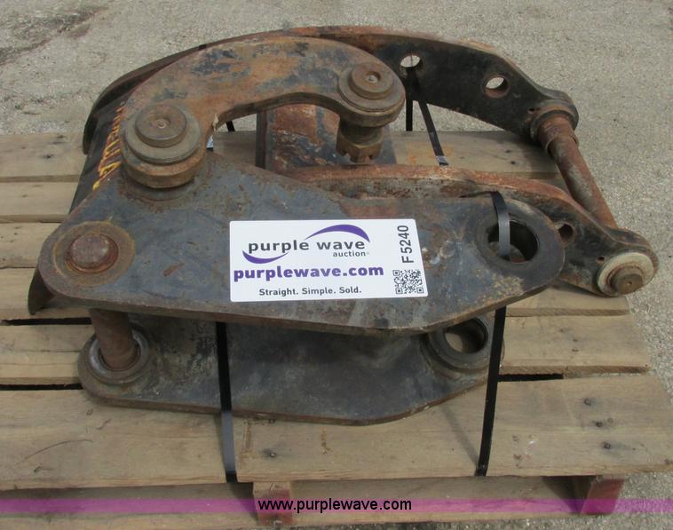 image for item F5240 Amulet backhoe clamp mechanical thumb