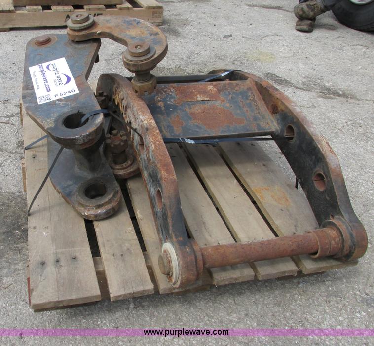 image for item F5240 Amulet backhoe clamp mechanical thumb