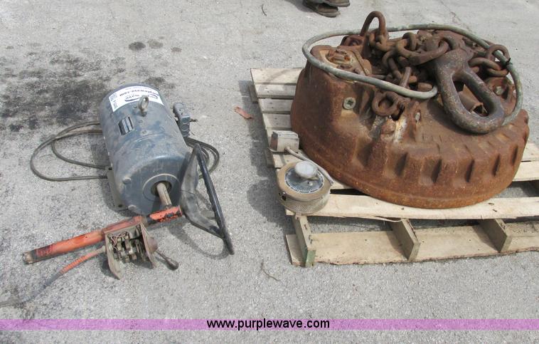 image for item F5242 Elect Cont'R and Mfg. scrap magnet with generator and switch